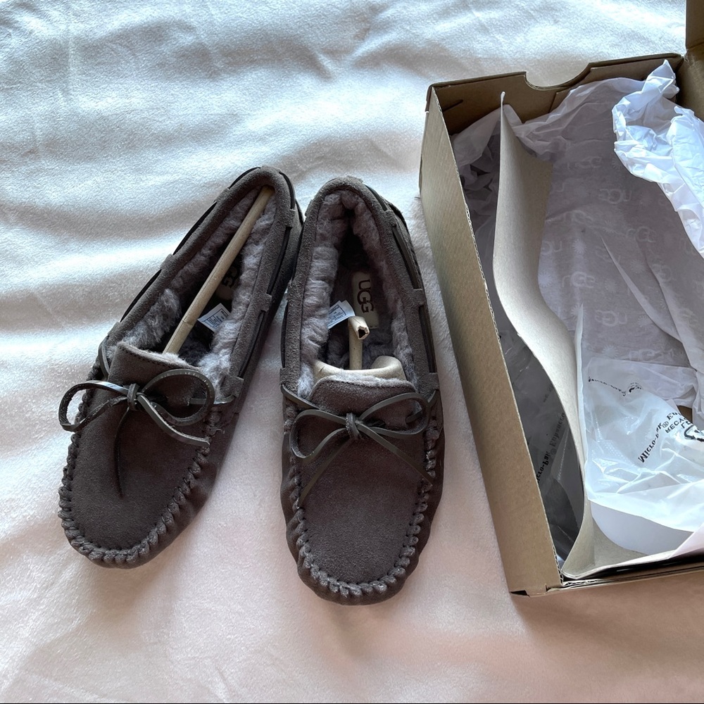 New Ugg gray moccasins shoes sz 7